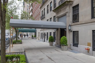 44-50 E 72nd St in New York, NY - Building Photo - Building Photo