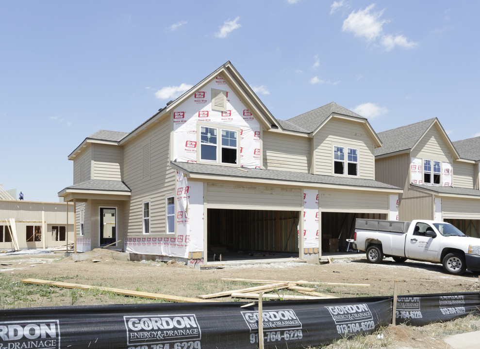 Townhomes at the Reserve Phase II in Lenexa, KS - Building Photo