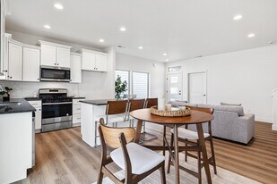 1030 S Underwood Pl in Kennewick, WA - Building Photo