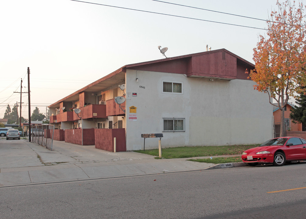 6941 Perry Rd in Bell Gardens, CA - Building Photo