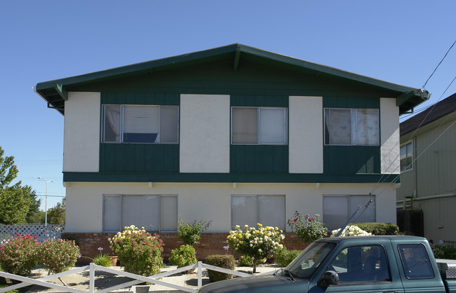 411 M St in Antioch, CA - Foto de edificio - Building Photo