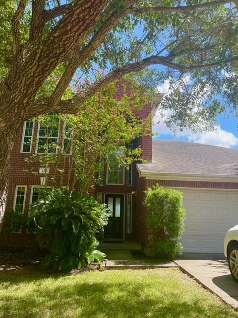 2322 Waterwood Dr in Sugar Land, TX - Building Photo