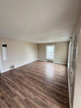 1037 Lloyd Rd in Wickliffe, OH - Building Photo - Building Photo