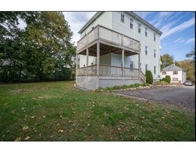 64 Crapo St-Unit -2,3 in Bridgewater, MA - Building Photo - Building Photo