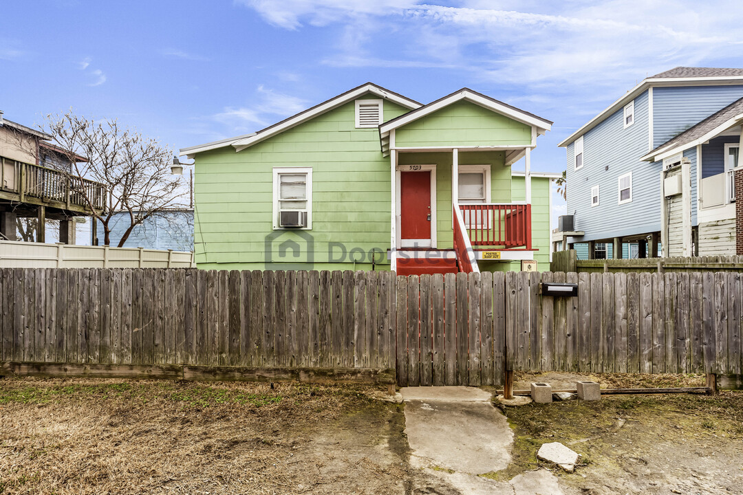 5703 Avenue Q in Galveston, TX - Building Photo