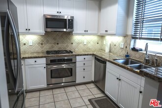 6300 Honolulu Ave in Glendale, CA - Building Photo - Building Photo