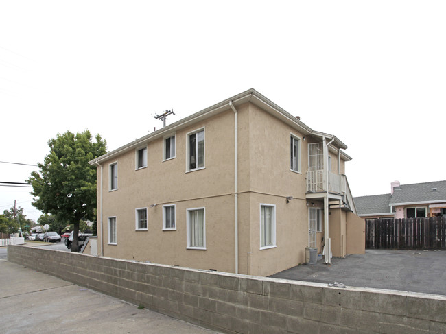 727 Whipple Ave in Redwood City, CA - Foto de edificio - Building Photo