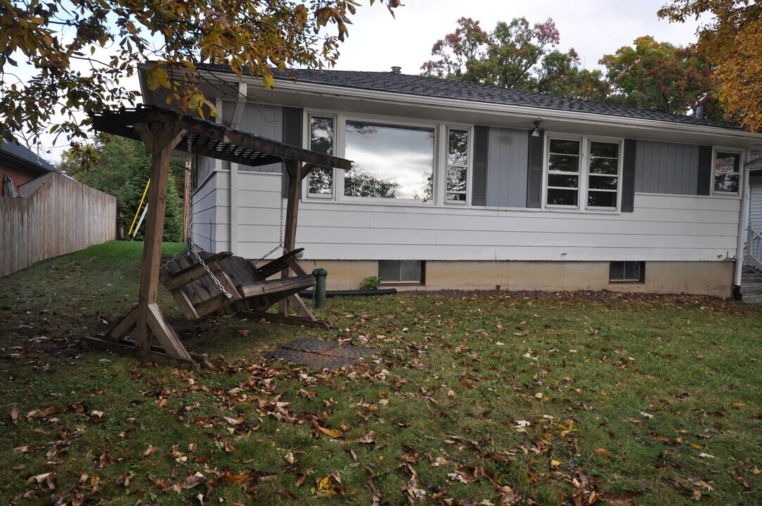 24111 64th Pl in Salem Lakes, WI - Building Photo