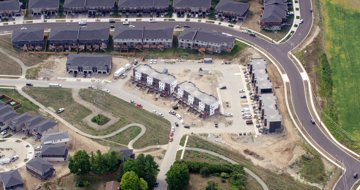 Doon's Crossing in Kitchener, ON - Building Photo