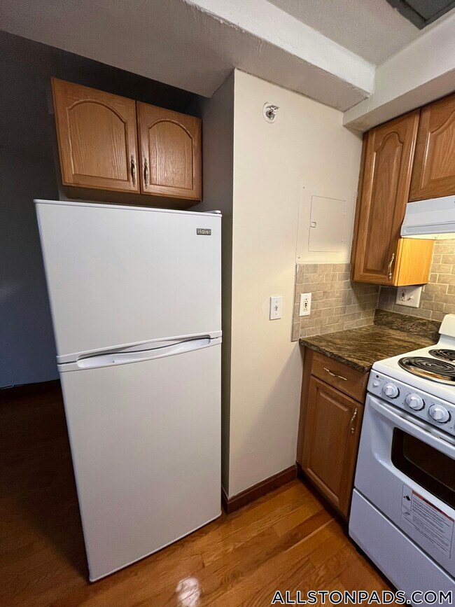 1110 Commonwealth Ave, Unit 607 in Boston, MA - Building Photo - Building Photo