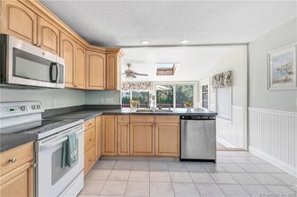 111 Marcroft St in Stratford, CT - Building Photo - Building Photo