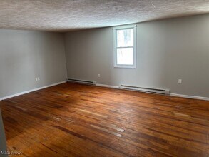 4736 E High St in Mantua, OH - Foto de edificio - Building Photo