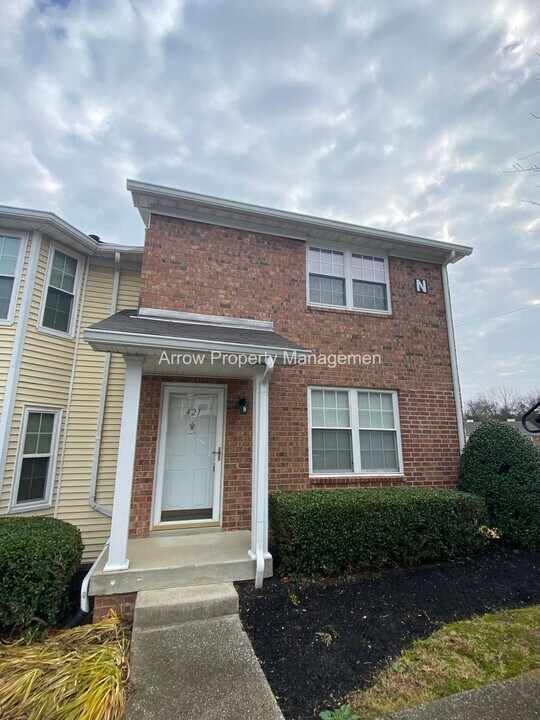 421 S Timber Dr in Nashville, TN - Building Photo