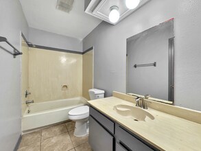 7849 Sail St in New Orleans, LA - Building Photo - Building Photo
