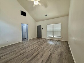 10102 Sweet Olive Way in Tomball, TX - Building Photo - Building Photo