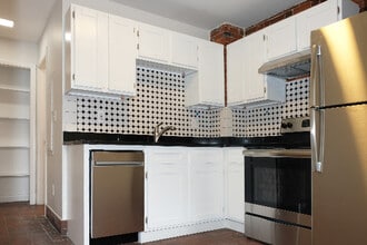 144 Broadway, Unit 2 in Somerville, MA - Building Photo - Building Photo