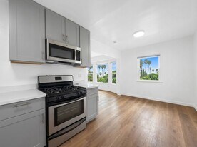 9132 Crenshaw Blvd in Inglewood, CA - Building Photo