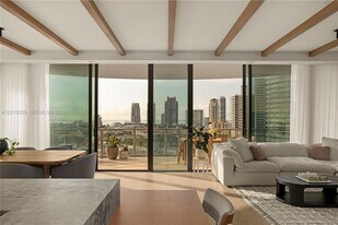 500 Alton Rd, Unit 1601 in Miami Beach, FL - Building Photo