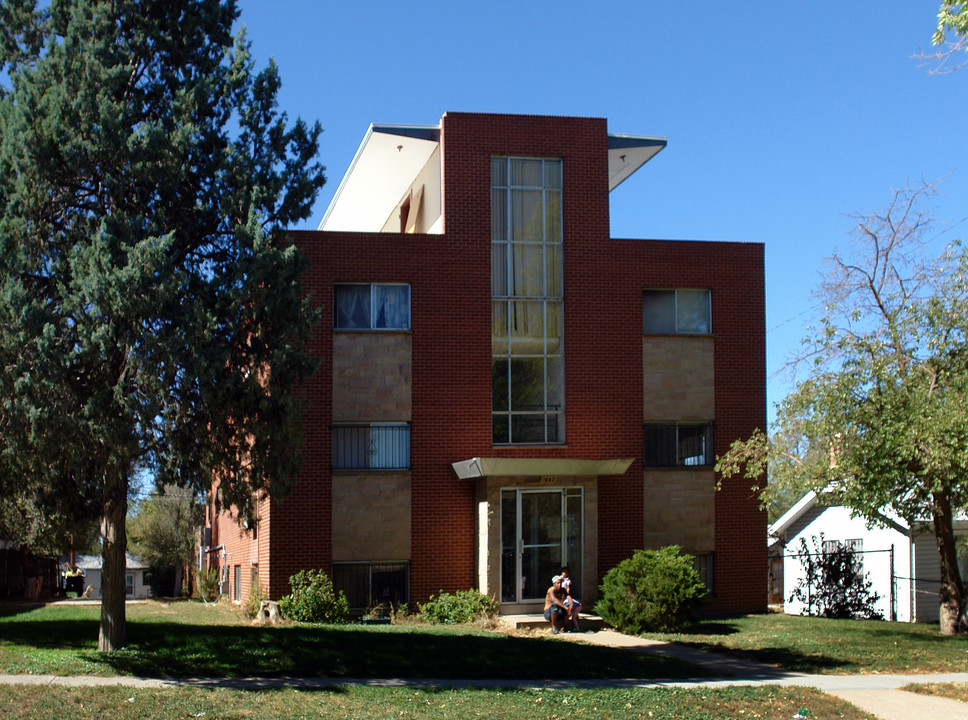 1645 Chester St in Aurora, CO - Foto de edificio