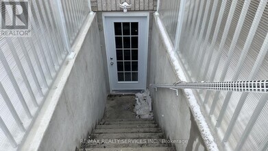 33 Dovesong Dr in Brampton, ON - Building Photo - Building Photo