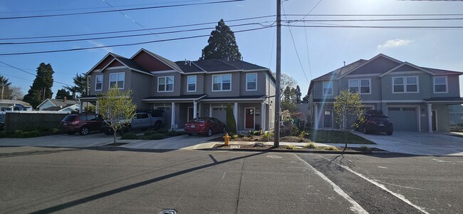 10684 SE 29th Ave in Milwaukie, OR - Foto de edificio - Building Photo