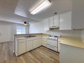 Apple Valley Townhomes in Apple Valley, CA - Building Photo - Building Photo