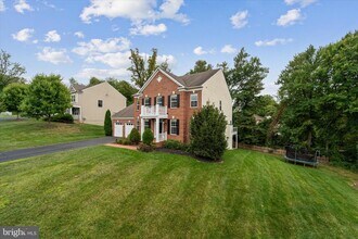 8901 Hargrove Ct in Fairfax, VA - Building Photo - Building Photo