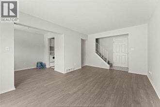 1900 Columbia Ct in Windsor, ON - Building Photo - Building Photo