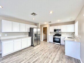 3236 River Glorious Ln in Las Vegas, NV - Building Photo - Building Photo
