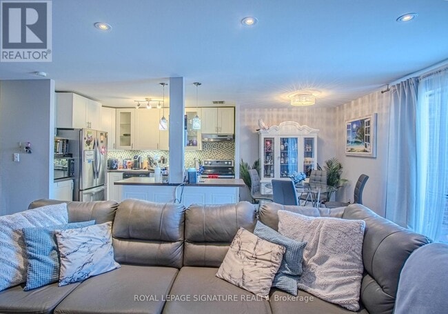 3025 The Credit Woodlands in Mississauga, ON - Building Photo - Building Photo