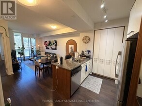 1 Valhalla Inn Rd in Toronto, ON - Building Photo - Building Photo