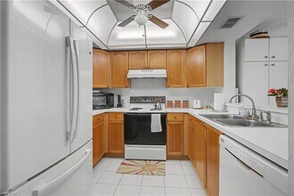 28201 Pine Haven Way in Bonita Springs, FL - Foto de edificio - Building Photo