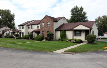 Courtyards of Kimberly in Columbus, OH - Foto de edificio - Building Photo