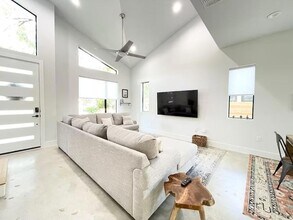 2009 Canterbury St, Unit 1 in Austin, TX - Building Photo - Building Photo