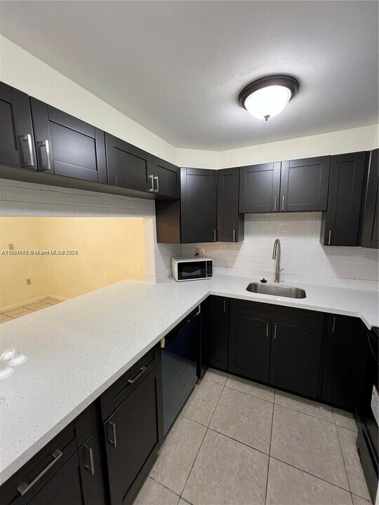 17170 SW 94th Ave in Palmetto Bay, FL - Foto de edificio