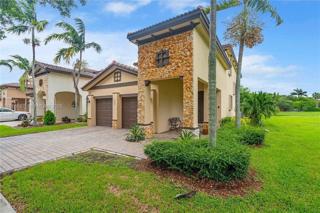 363 NE 25th Terrace in Homestead, FL - Building Photo