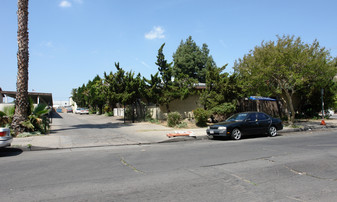 15316 Chase St in North Hills, CA - Building Photo