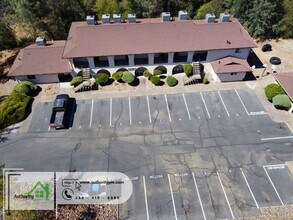 300 Boulder Creek Dr, Redding, CA 96003 in Redding, CA - Foto de edificio - Interior Photo