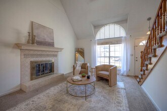 14903 Goodman St in Overland Park, KS - Foto de edificio - Building Photo