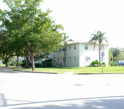 12315 NE 9th Ave in Miami, FL - Foto de edificio - Building Photo