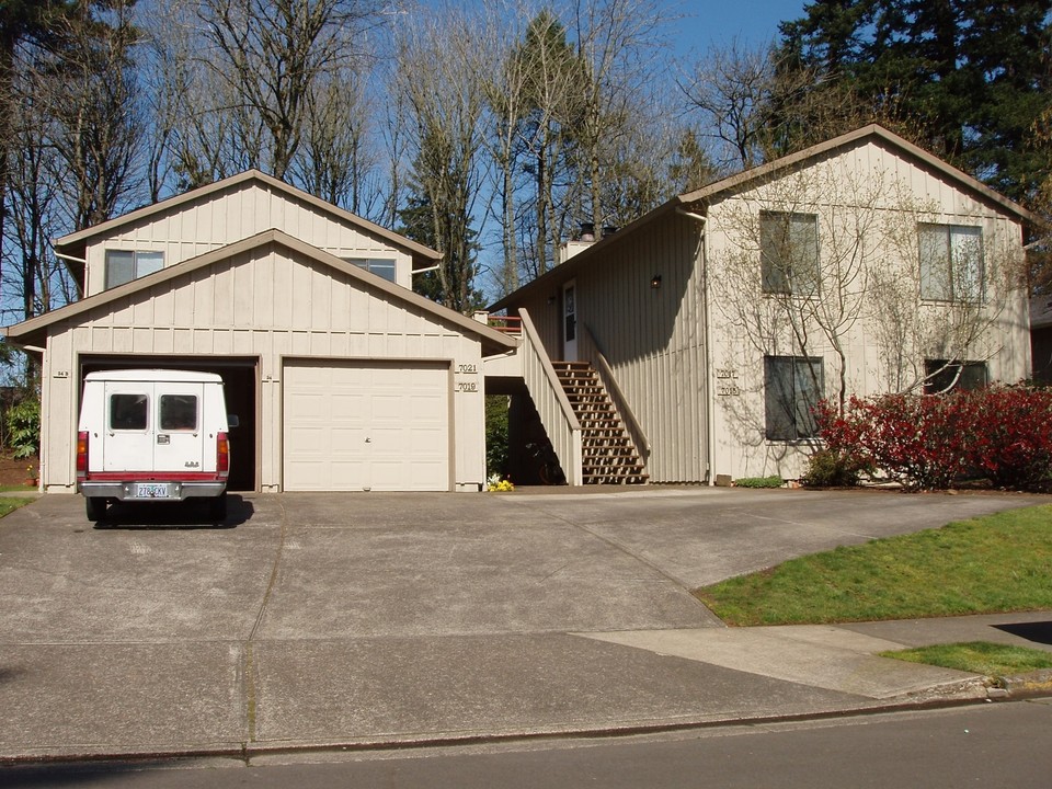 7015 SW Montauk Cir in Tualatin, OR - Building Photo