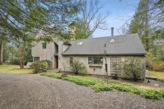 49 Twin Lakes Rd in South Salem, NY - Building Photo - Building Photo