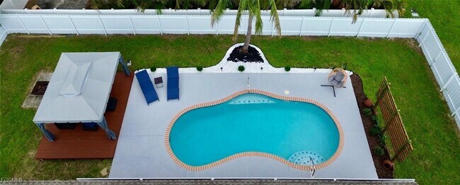 property at 1721 SW 21st Ln