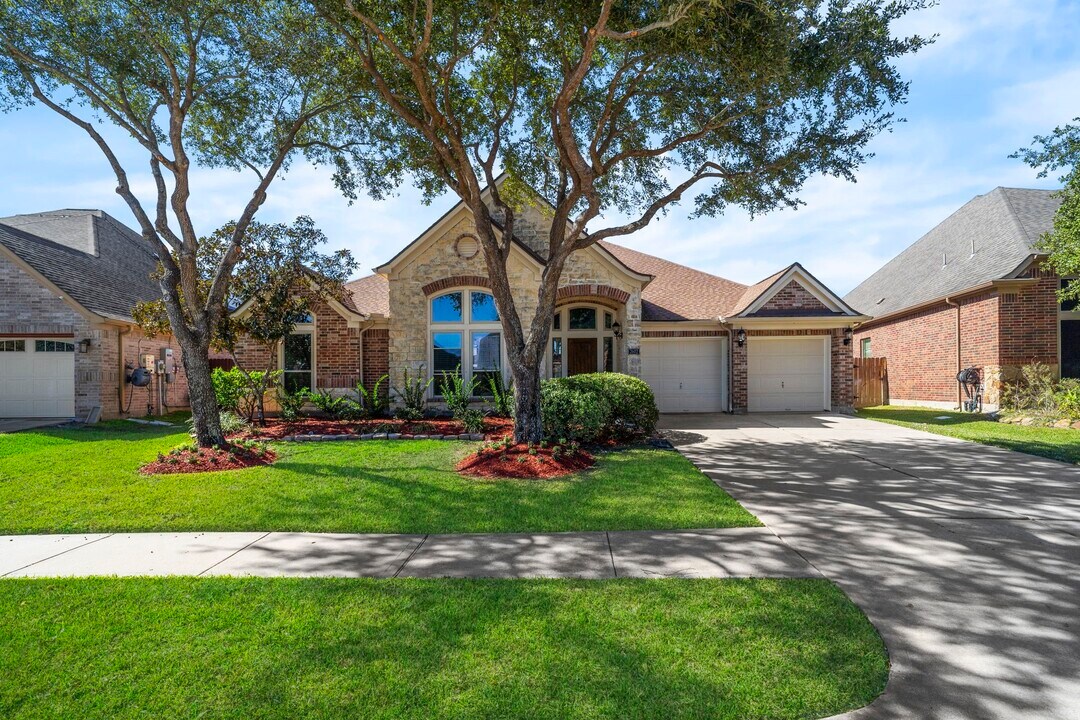 2602 White Falls Dr in Pearland, TX - Foto de edificio
