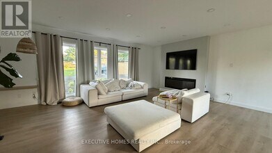 1045 Beaufort Ave in Oshawa, ON - Building Photo - Building Photo