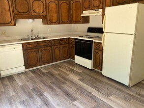 611 Hickory Hill Ln in Des Moines, IA - Building Photo - Building Photo