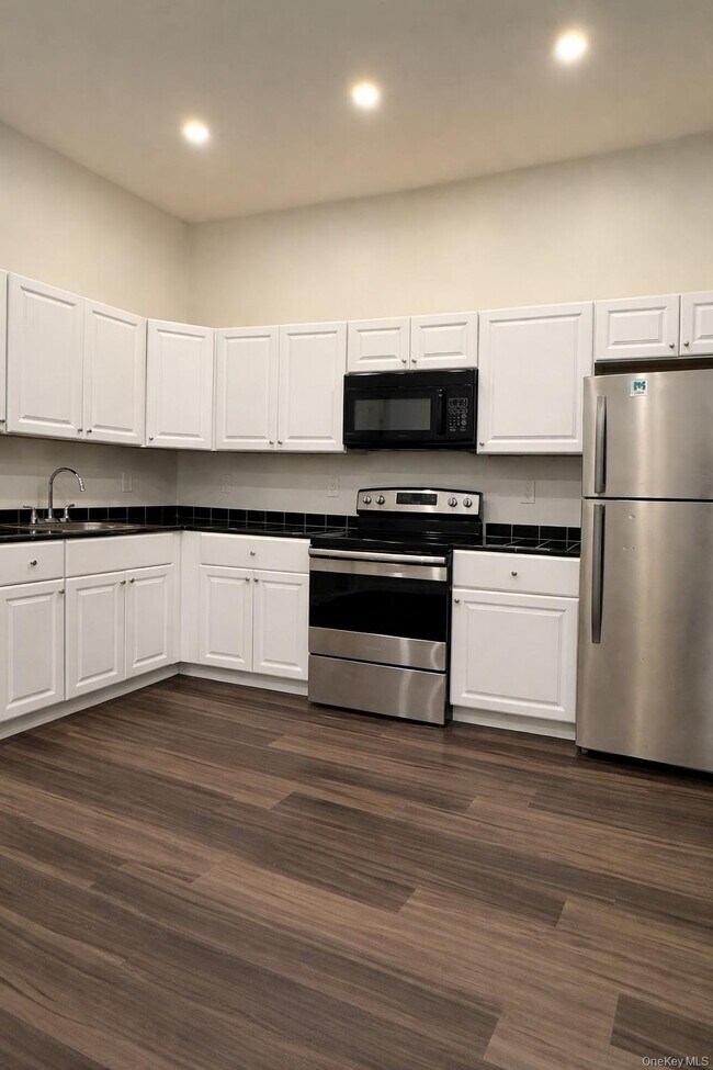 420 Broadway in Monticello, NY - Building Photo - Building Photo