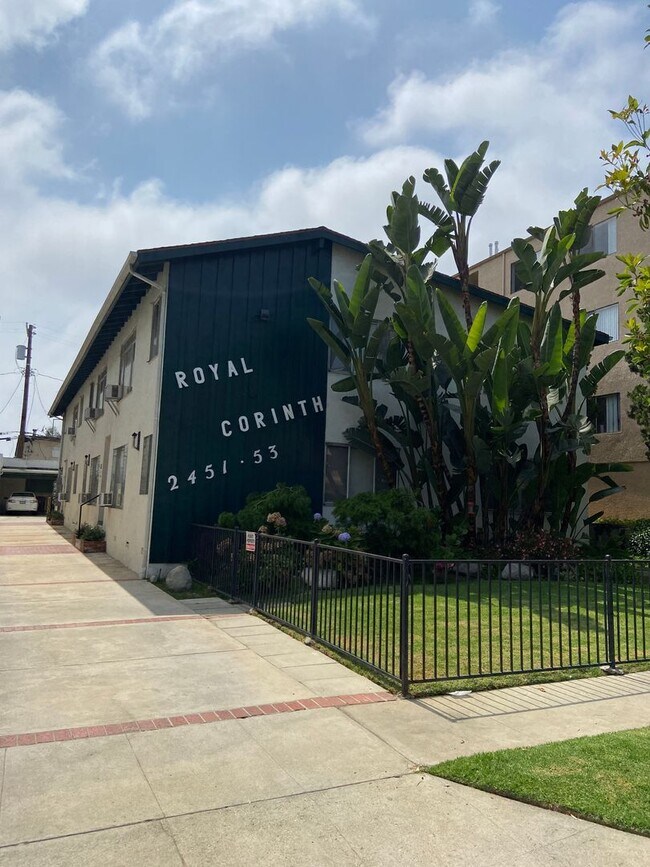 2451 Corinth Ave in Los Angeles, CA - Building Photo - Building Photo