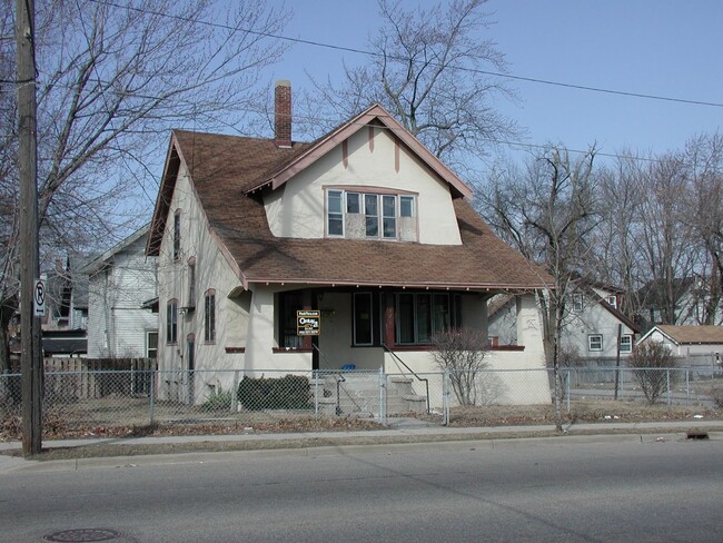 925 Eastern Ave SE in Grand Rapids, MI - Building Photo - Building Photo