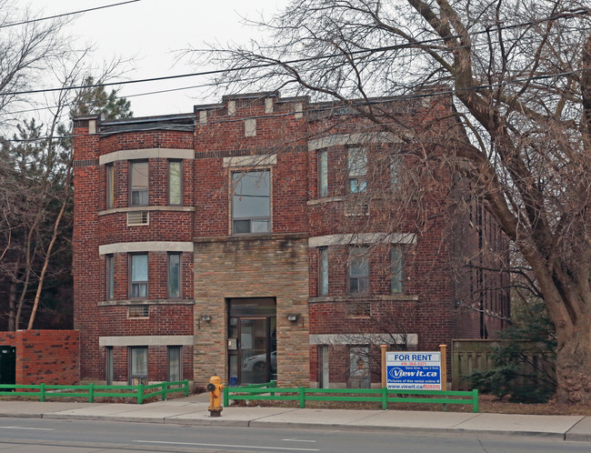 983 Kingston Rd in Toronto, ON - Building Photo - Primary Photo